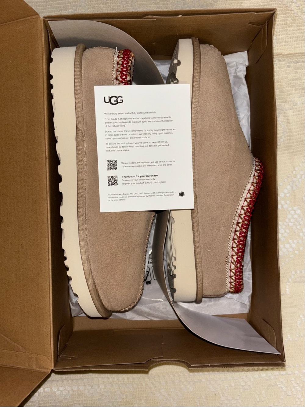 UGG Women's Chestnut Suede Mule Slippers with Red Trim Size 7 BRAND NEW - Picture 14 of 14